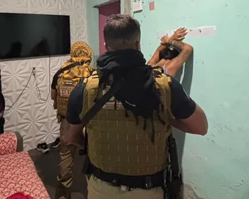 Polícia faz operação contra grupo criminoso que dava ordens de dentro de presídios na Paraíba