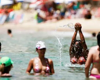 Prefeitura abre 90 vagas para comerciantes de guarda-sóis nas praias de João Pessoa