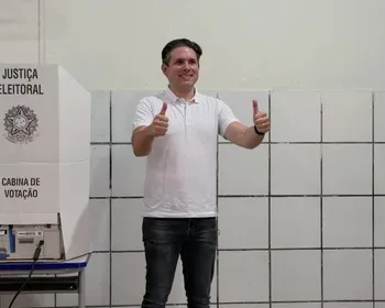 Presidente da Câmara, Hugo Motta vota na PB no 2º turno