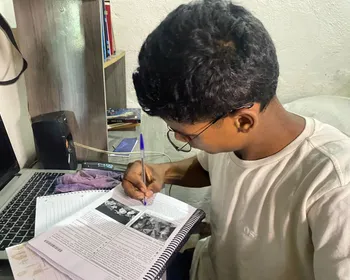 Quanto custa chegar à universidade? Estudantes revelam gastos com preparação para o Enem