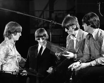 Revolver, 60 anos