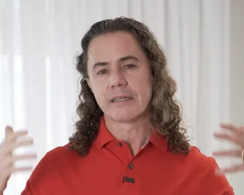 Veneziano reage a perdas de apoio para o Senado e chama Nabor de “candidato do Banco Master”
