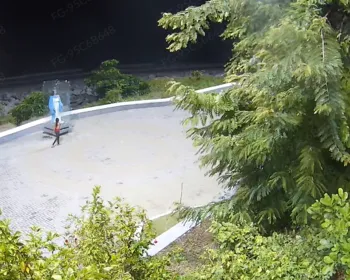 Vídeo mostra mulher quebrando vidro de estátua de Iemanjá em João Pessoa; VEJA