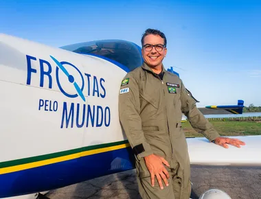 Brasileiro faz parada em João Pessoa após volta ao mundo solo em monomotor