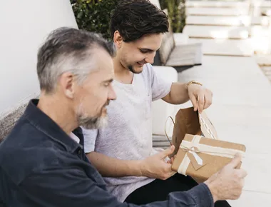 Compras online para o Dia dos Pais exigem atenção; veja como evitar golpes e prejuízos