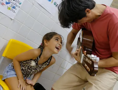 Entre notas e palavras: musicoterapia amplia a comunicação de pessoas com autismo