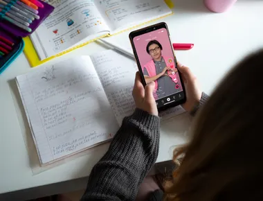 Estudar pelo TikTok: especialistas explicam como usar a rede sem perder o foco