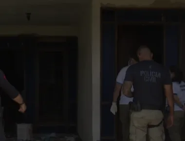 Mulher é encontrada morta com corpo em avançado estado de decomposição dentro de casa
