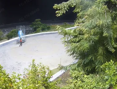 Vídeo mostra mulher quebrando vidro de estátua de Iemanjá em João Pessoa; VEJA