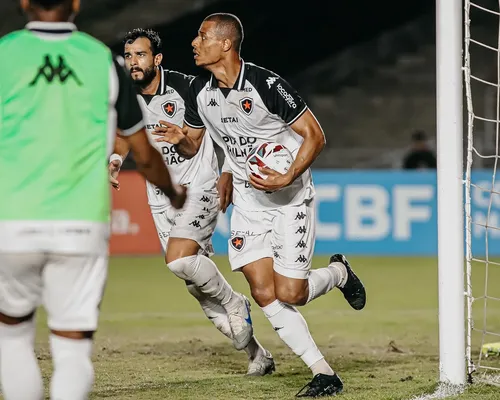 
					Botafogo-PB vira sobre o Guarani e garante classificação antecipada na Série C
				
				