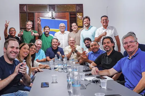
					Efraim, Cabo Gilberto e George são chamados para reunião com Flávio Bolsonaro sobre 2º turno
				
				