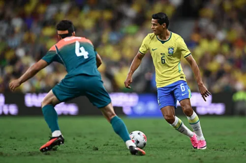 
					Douglas Santos atua em dois jogos do Brasil na Data Fifa e ganha força para seguir na Seleção
				
				