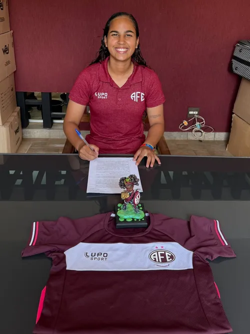 
					Conheça Lara Fábia, joia paraibana que marcou três gols na final do Brasileirão Feminino Sub-17
				
				