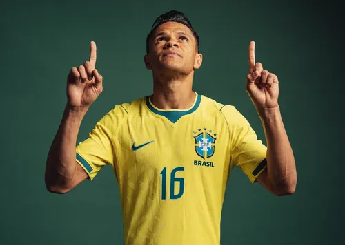 
					Douglas Santos quer assumir papel de liderança e “deixar marca” na seleção brasileira
				
				