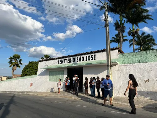 
					Criança morta em acidente após ser arremessada para telhado de casa é sepultada em Campina Grande
				
				
