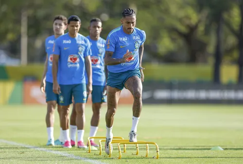 
					Douglas Santos deve ser titular da Seleção em amistoso contra a Austrália
				
				