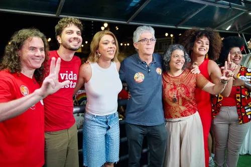 
					Evento pró-Lula com Erika Hilton, autora da PEC 6x1, reúne multidão em João Pessoa
				
				