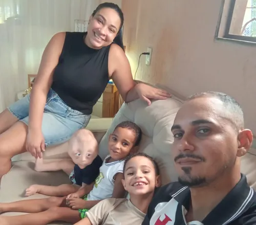 
					Família de Bayeux viraliza ao mostrar rotina com filho que nasceu com múltiplas malformações
				
				