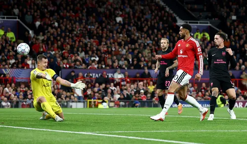 
					Fora da convocação de Ancelotti, Matheus Cunha marca em goleada do United na Liga dos Campeões
				
				