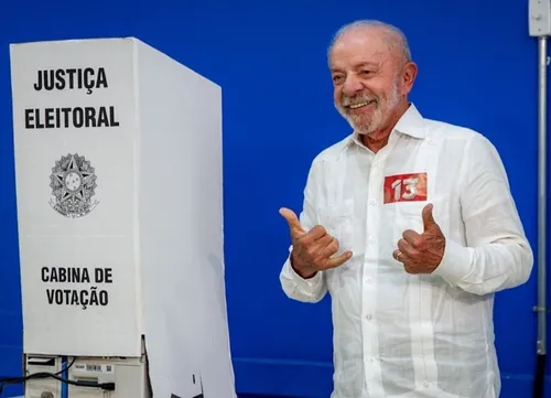 
					Apoiadores de Lula fazem atos em comemoração pela reeleição em cidades da Paraíba
				
				