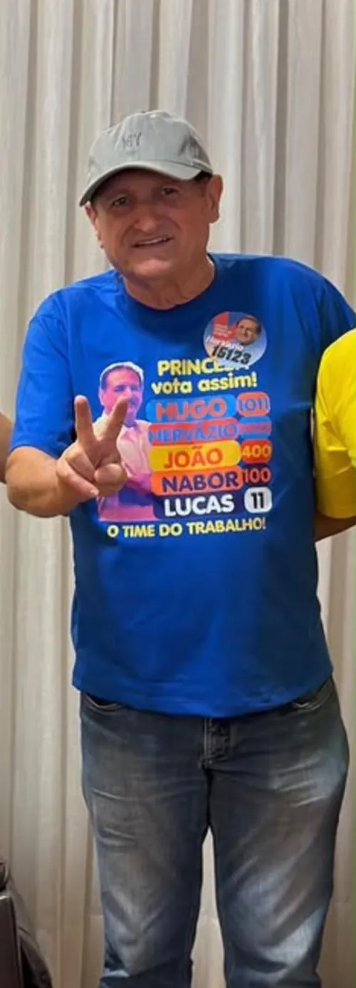 
					Pai de Léo Bezerra, Hervázio veste camisa com chapa adversária a Cícero no Sertão
				
				