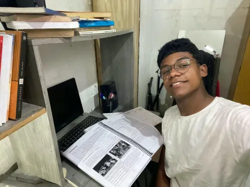 
					Quanto custa chegar à universidade? Estudantes revelam gastos com preparação para o Enem
				
				