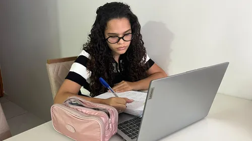 
					Quanto custa chegar à universidade? Estudantes revelam gastos com preparação para o Enem
				
				