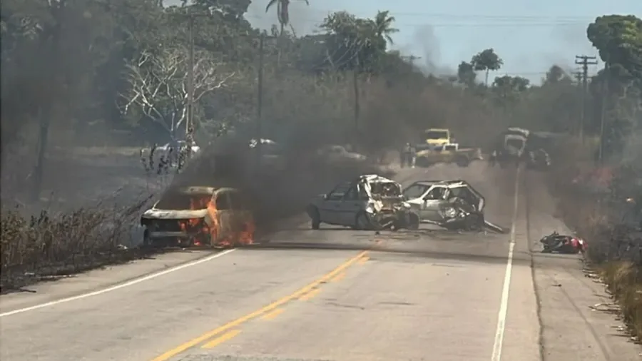 Acidente entre quatro carros e moto deixa feridos em Alhandra, na PB