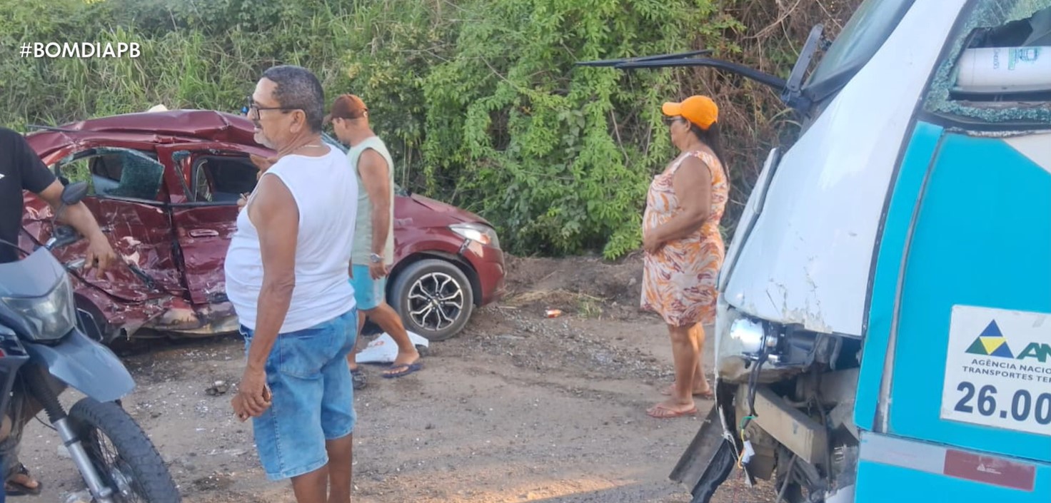 Adolescente morre após acidente entre carro com seis ocupantes e ônibus, em Caaporã