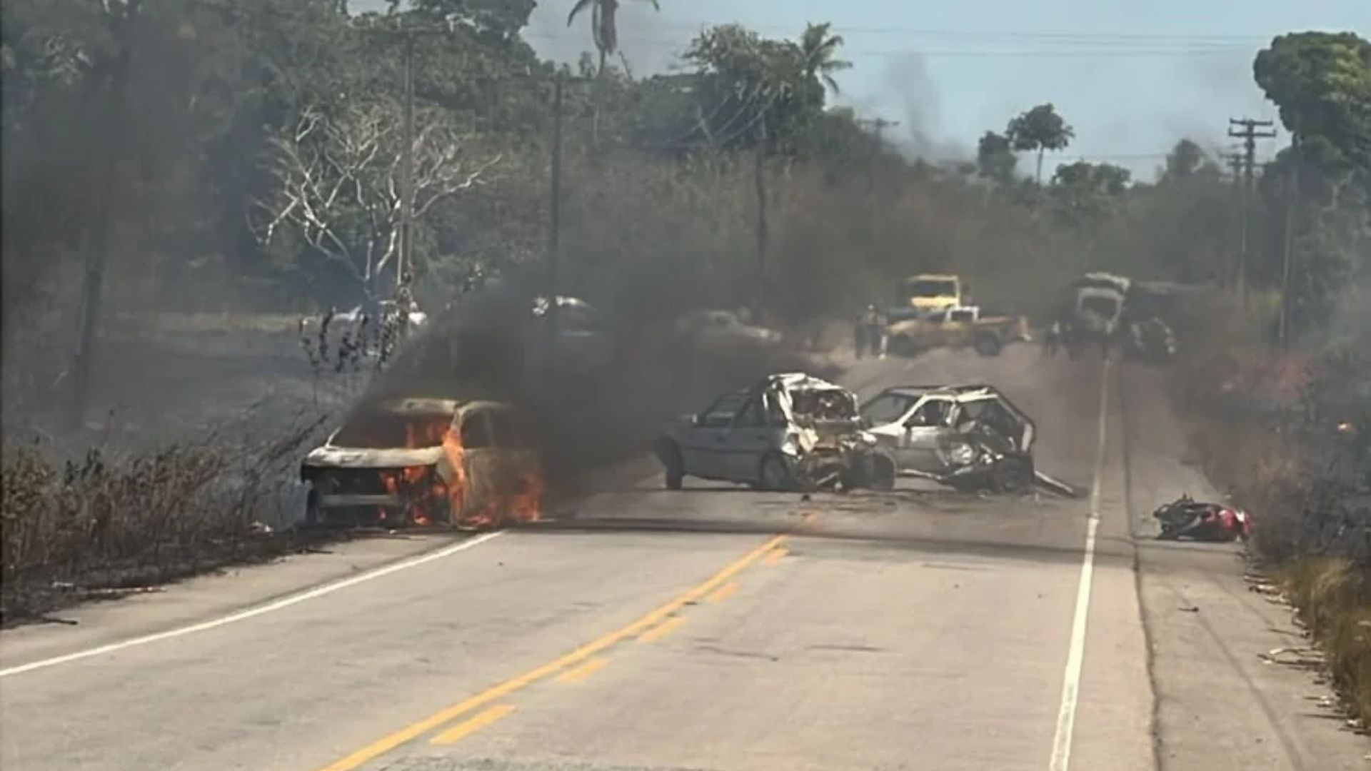 Panorama: Acidente entre quatro carros e uma moto deixa três feridos na PB-028, em Alhandra