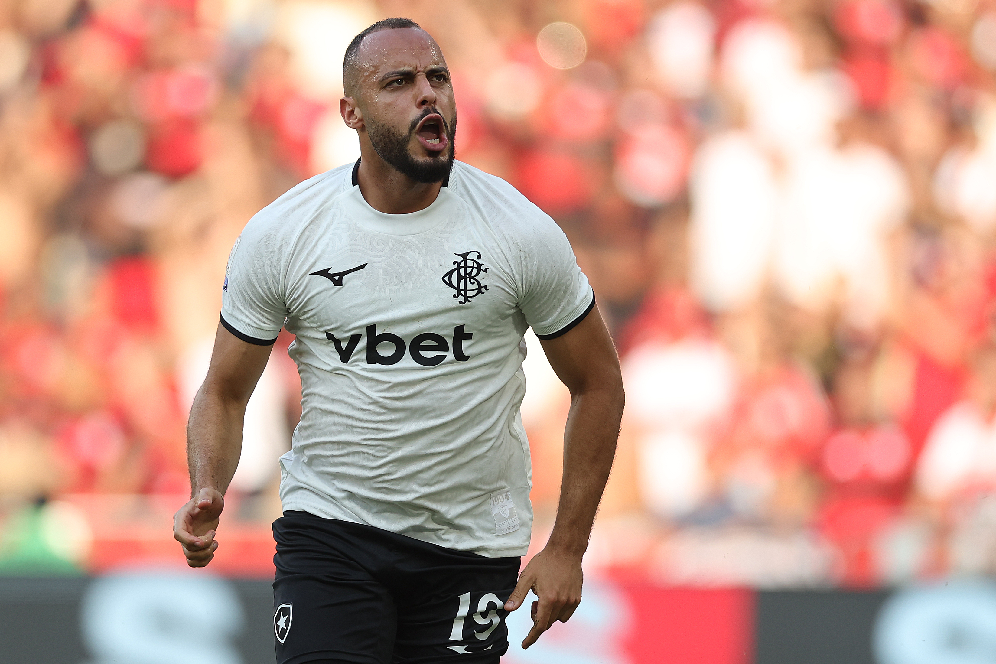 Arthur Cabral recebe proposta de clube mexicano e pode deixar o Botafogo; veja valores