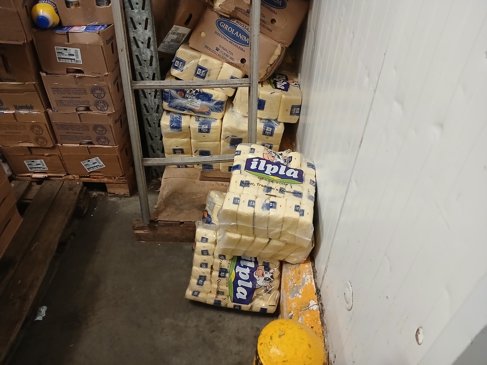 Atacarejo é autuado por irregularidades no armazenamento de alimentos em Campina Grande