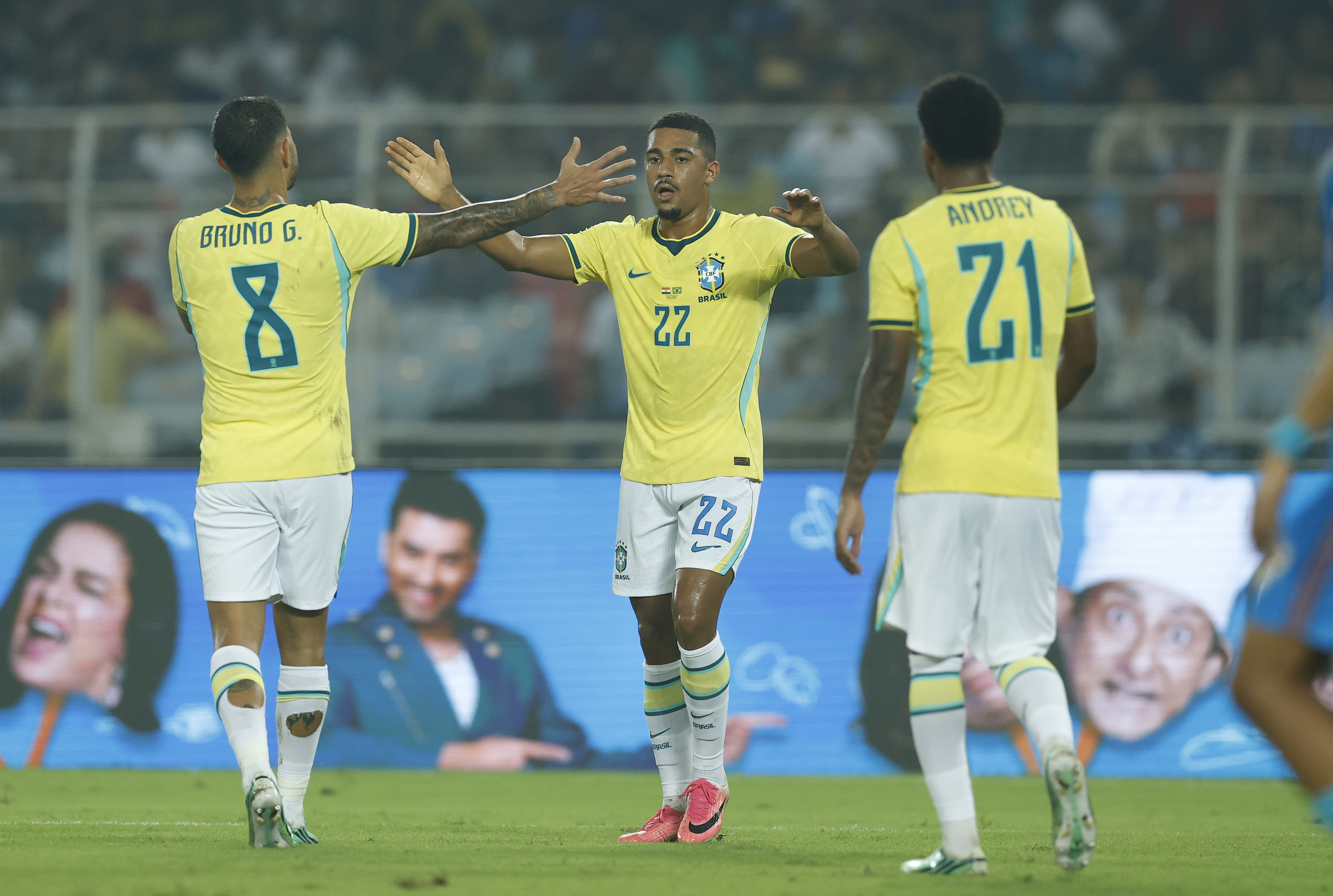 Brasil vence a Índia em último amistoso da Super Data Fifa com Douglas Santos de titular