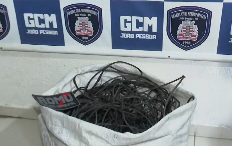 Casal suspeito de roubo de fios na Zona Sul de João Pessoa é preso em flagrante