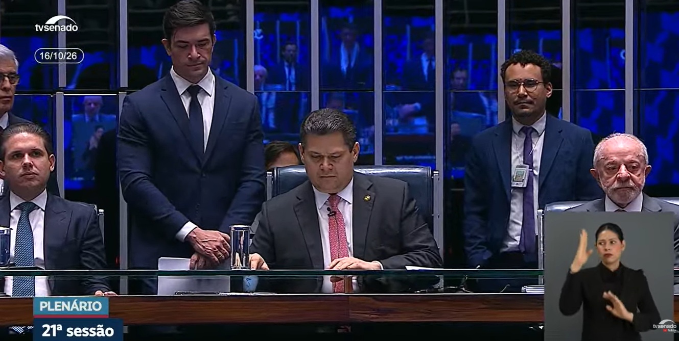 Com presença de Lula e de paraibanos, Congresso promulga PEC do fim da 6 x 1