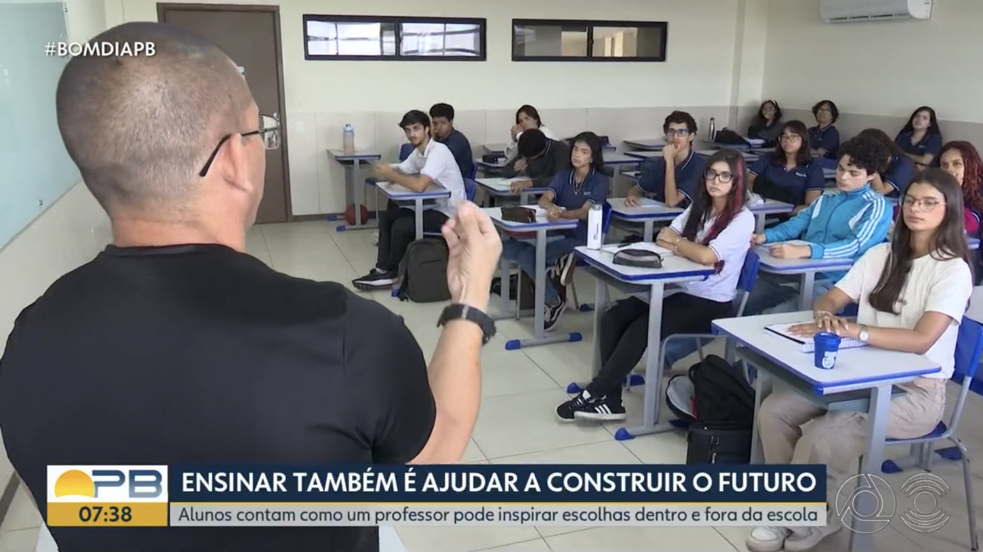 Dia do Professor: histórias de docentes inspiram dentro e fora da sala de aula