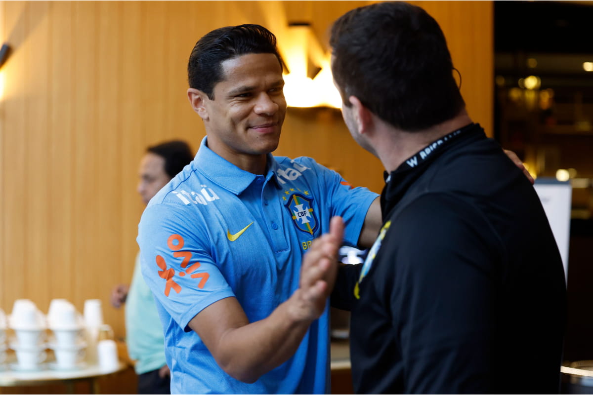 Douglas Santos quer assumir papel de liderança e “deixar marca” na seleção brasileira
