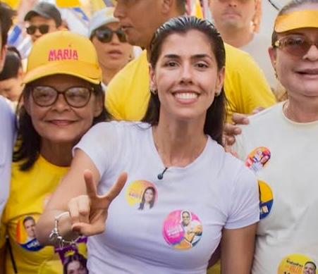 Eleição e folia: candidata à deputada arrasta multidão no Brejo em ato com alusão ao carnaval