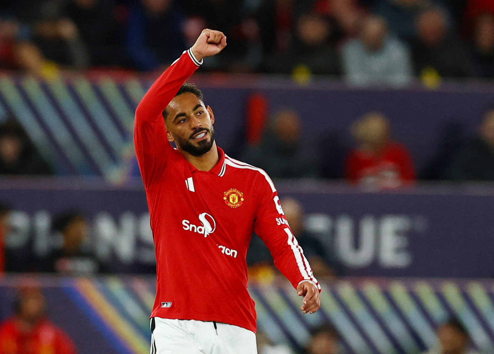Fora da convocação de Ancelotti, Matheus Cunha marca em goleada do United na Liga dos Campeões
