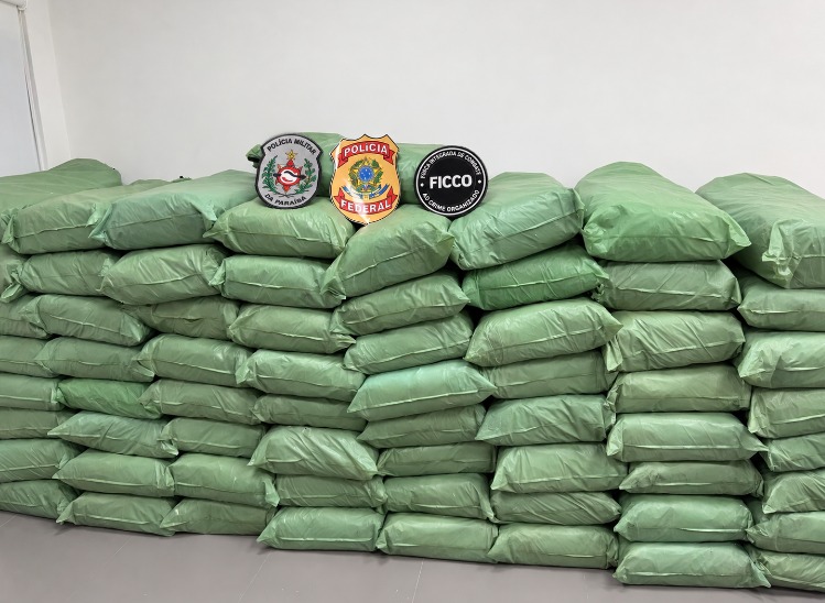 Homem é preso com meia tonelada de maconha em caminhão em Água Branca