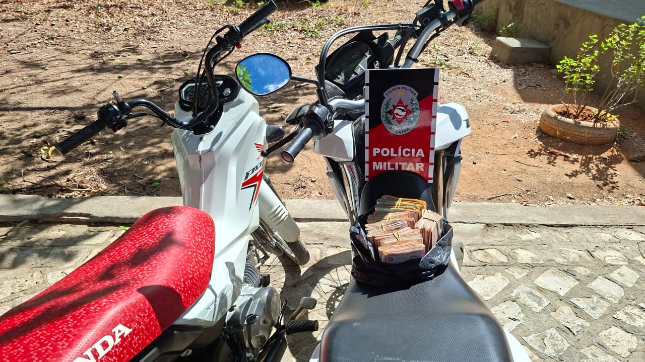 Homem é preso e adolescente é apreendido suspeitos de assaltar casa, em Cajazeiras