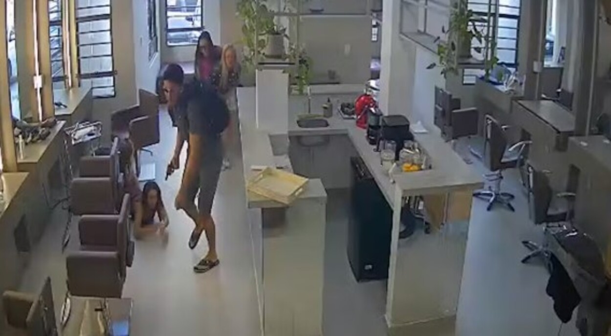 Homem é preso suspeito de assaltar salão de beleza na orla de João Pessoa