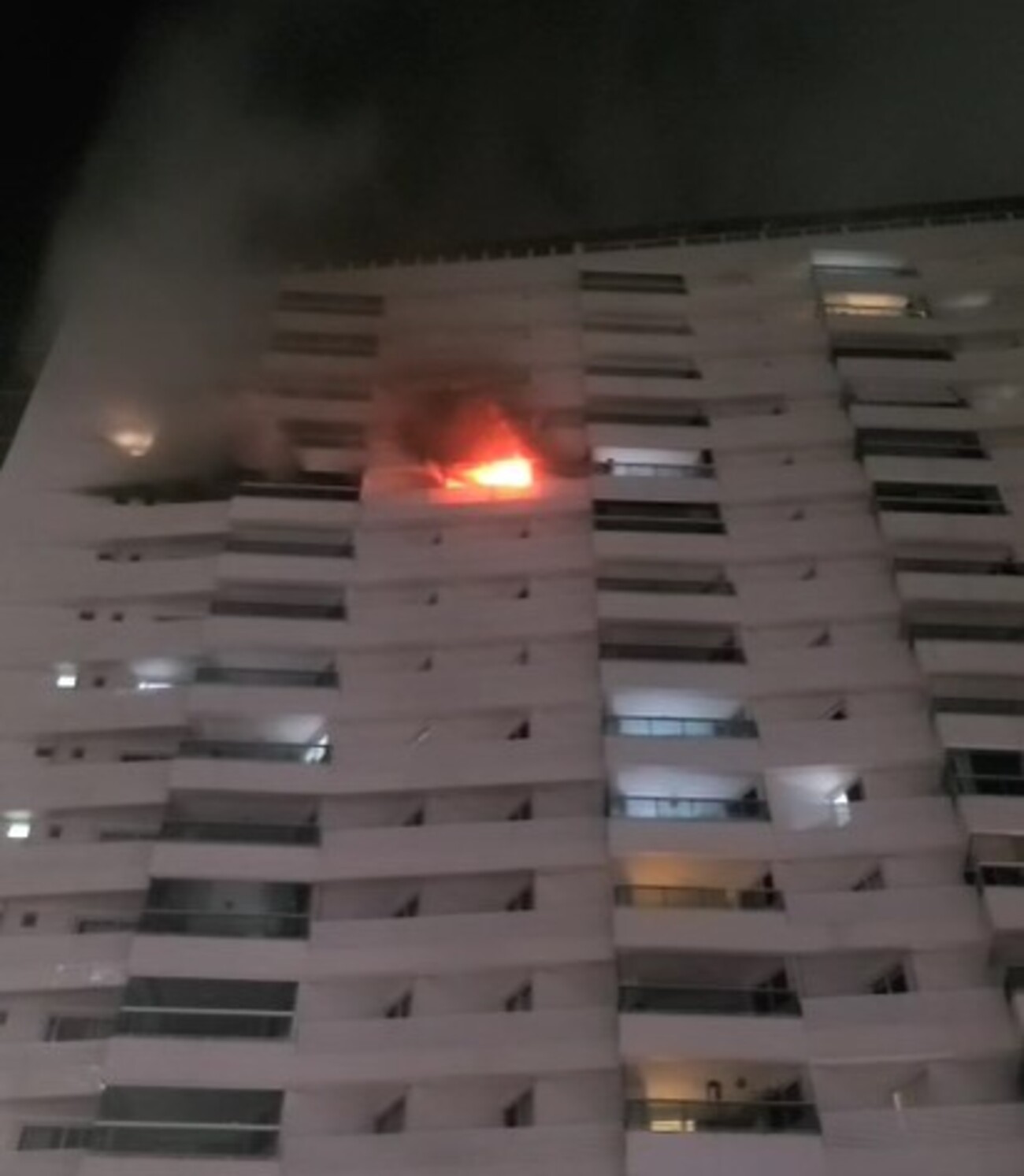 Incêndio atinge apartamento no Altiplano, em João Pessoa