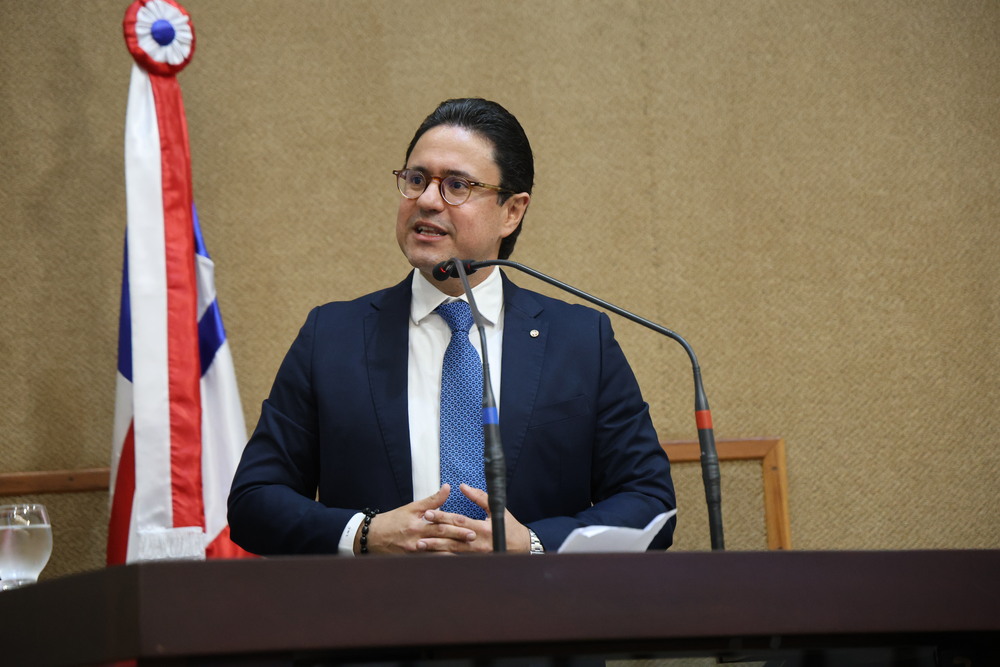 Leonardo Quintans recebe título de Cidadão Baiano por atuação no Ministério Público da Bahia