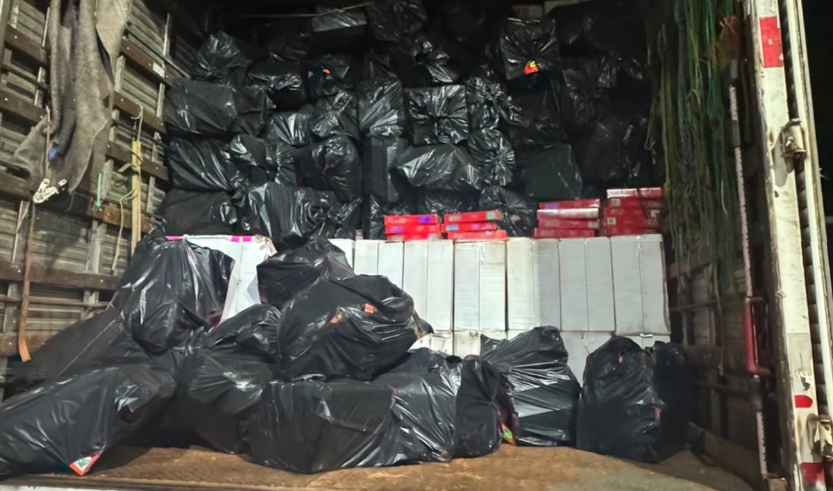 Mais de 25 mil pacotes de cigarros contrabandeados são apreendidos na BR-230, em Gurinhém