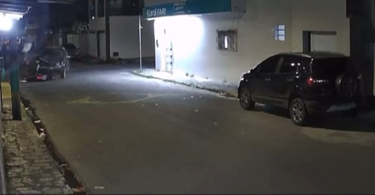 Motociclista fica ferido após carro invadir via preferencial, em Bayeux