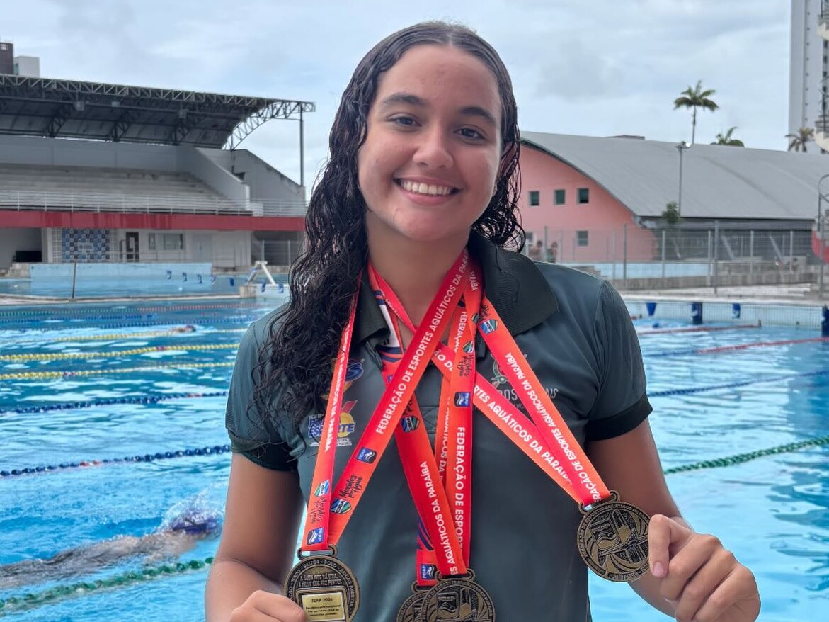 Nadadora paraibana de 18 anos vai disputar a NCAA e mira vaga em competições internacionais
