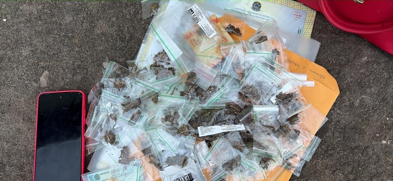 Operação cumpre mandados contra suspeitos de tráfico de drogas e lavagem de dinheiro, na Paraíba