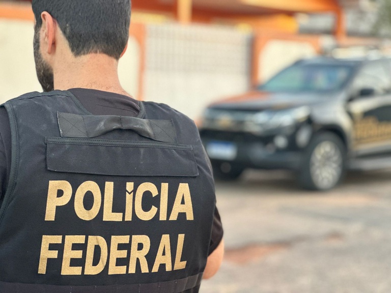PF averigua mulher suspeita de fraude no INSS, em Campina Grande
