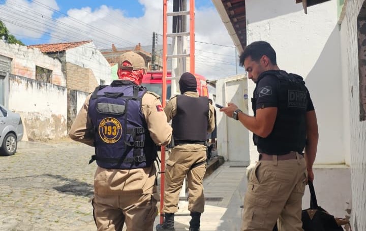 Polícia Civil retira nove câmeras instaladas irregularmente em postes de Campina Grande